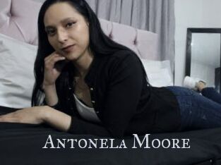 Antonela_Moore