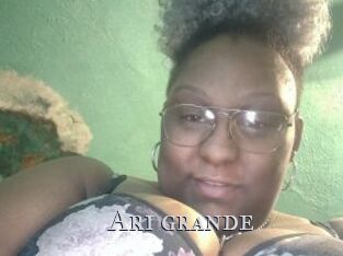 Ari_grande