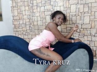 Tyra_kruz